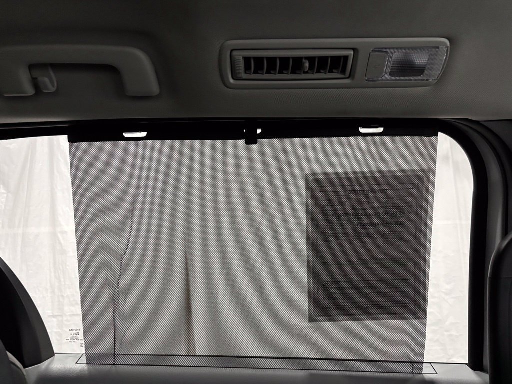 Used 2025 Toyota Sienna XLE AWD/4WD image 42
