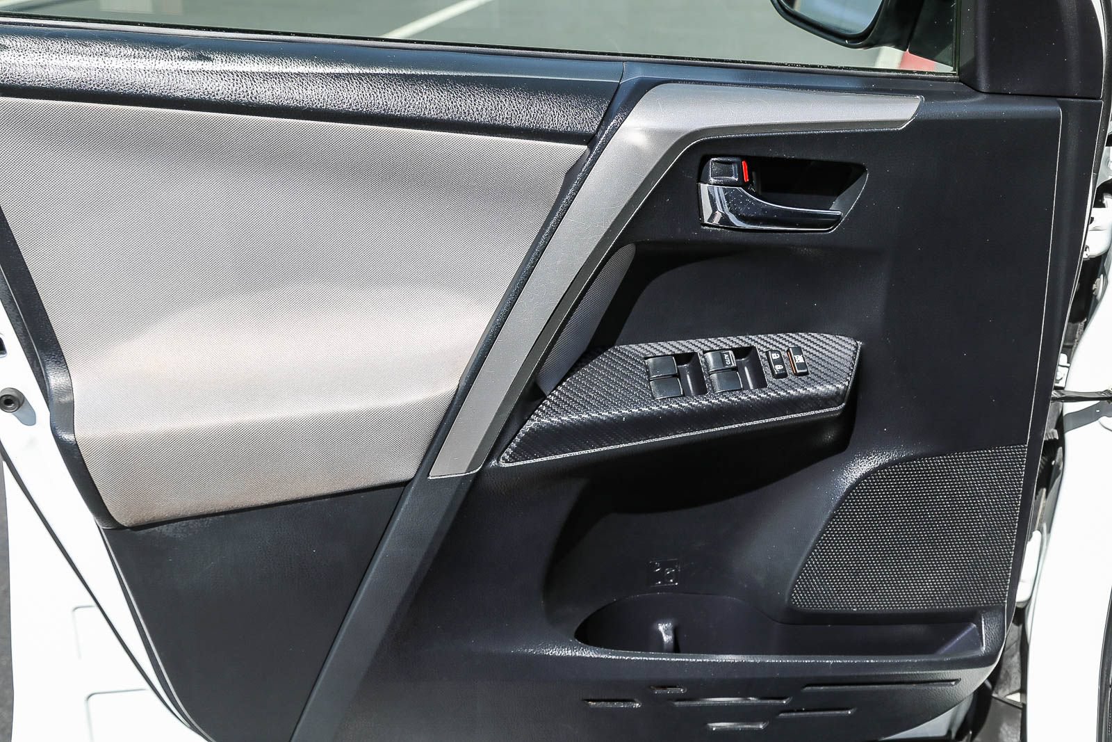 Used 2015 Toyota RAV4 XLE FWD image 27