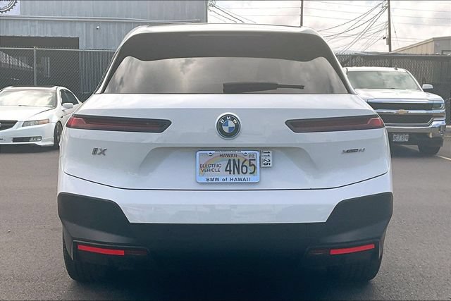 Used 2024 BMW iX xDrive50 w/ Premium Package AWD/4WD image 4