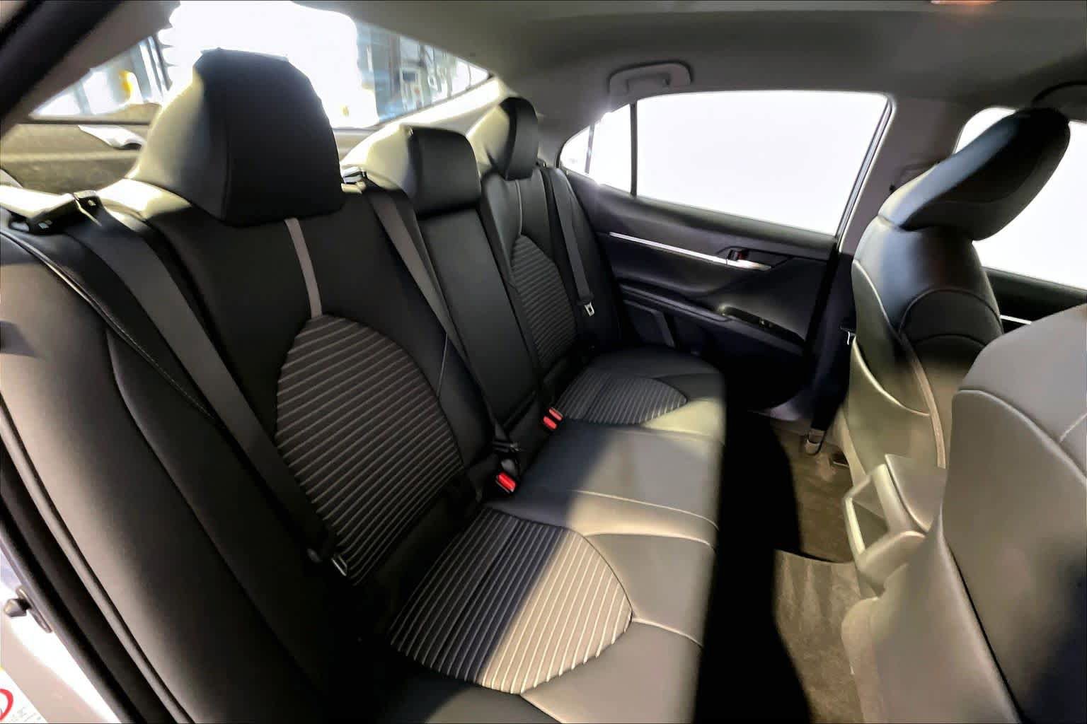 Used 2018 Toyota Camry FWD image 20