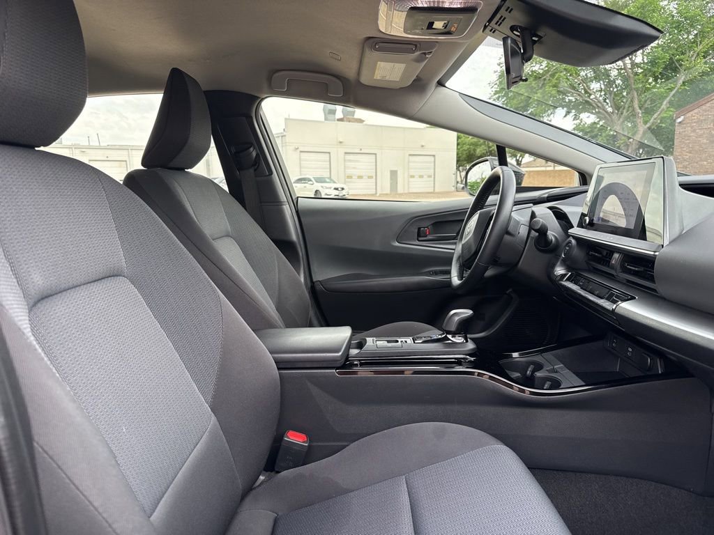Used 2024 Toyota Prius LE FWD image 9