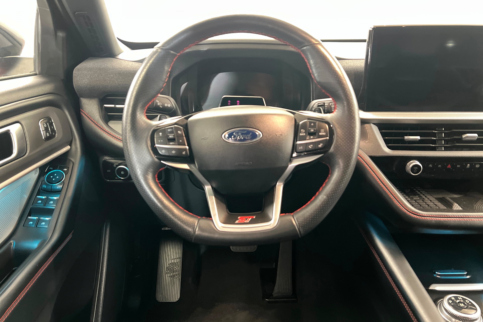 Used 2025 Ford Explorer ST w/ Sun And Sound Package AWD/4WD image 13