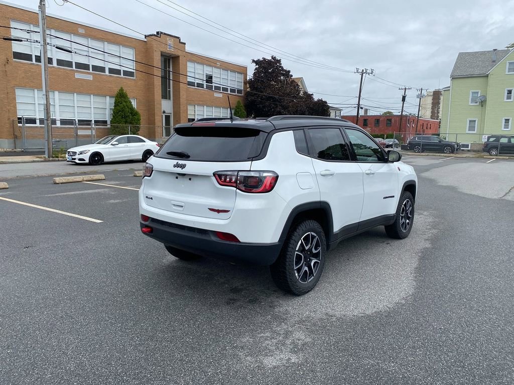 Used 2024 Jeep Compass Trailhawk image 5