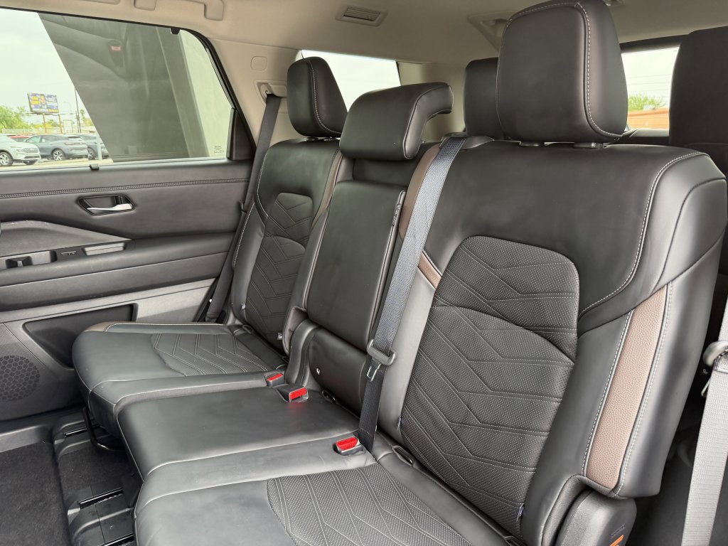 Used 2024 Nissan Pathfinder Platinum w/ Cargo Package image 33