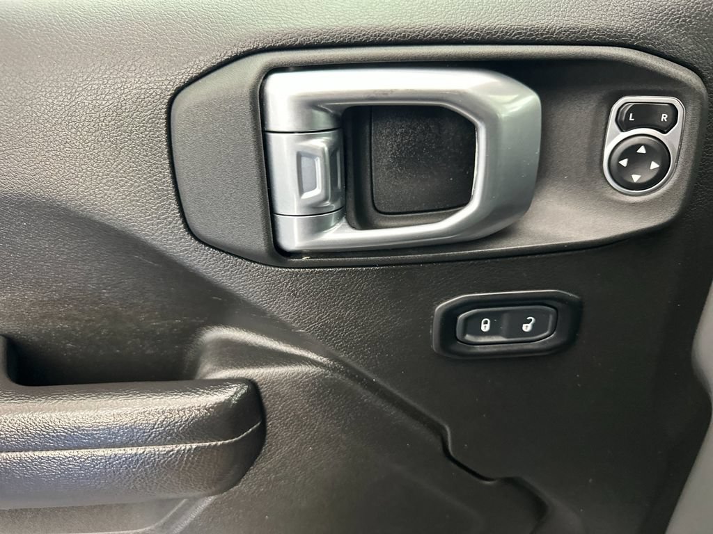 Used 2023 Jeep Wrangler Unlimited w/ Cold Weather Group AWD/4WD image 10