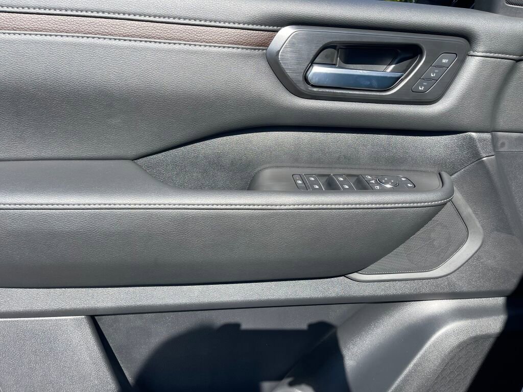 New 2026 Nissan Armada SL w/ Captain's Chari Seat Package image 7