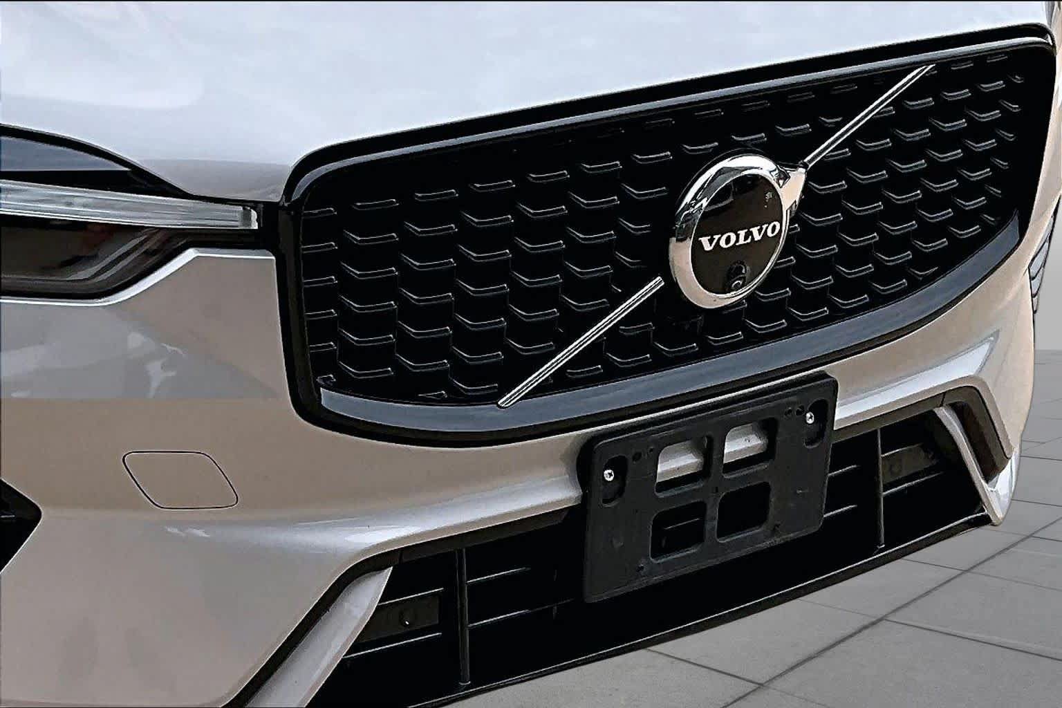 Used 2025 Volvo XC60 B5 Plus AWD/4WD image 29