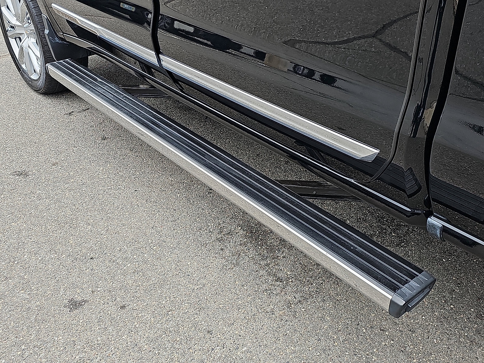 Used 2022 Chevrolet Silverado 1500 High Country w/ High Country Premium Package AWD/4WD image 14