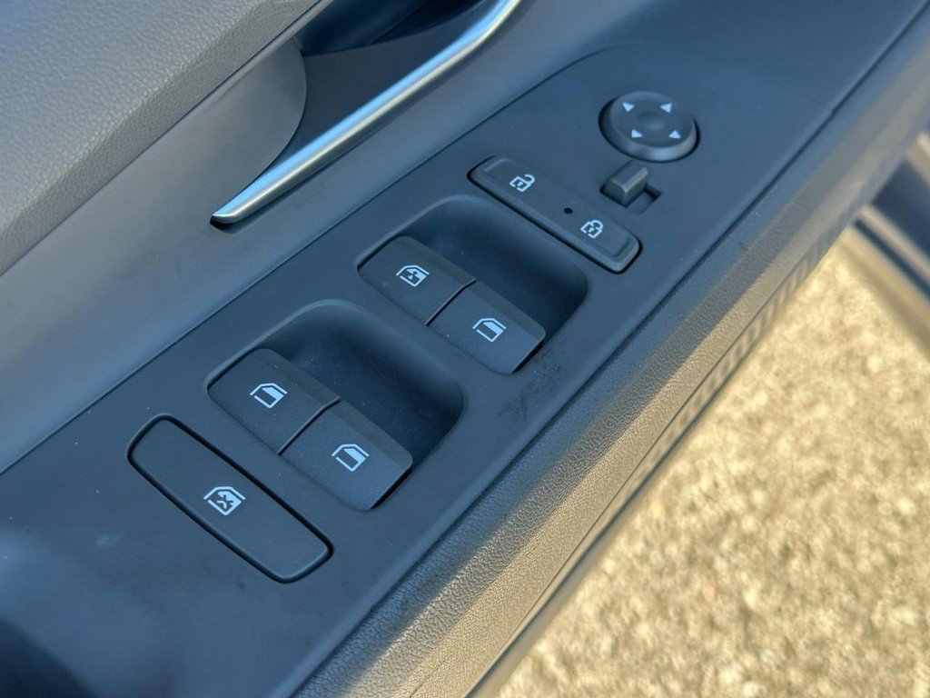 Used 2023 Hyundai Elantra SEL w/ Convenience Package image 17