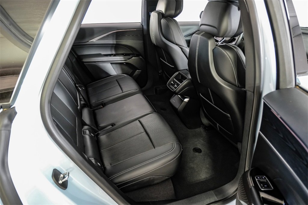 Used 2024 Cadillac Lyriq Luxury image 36