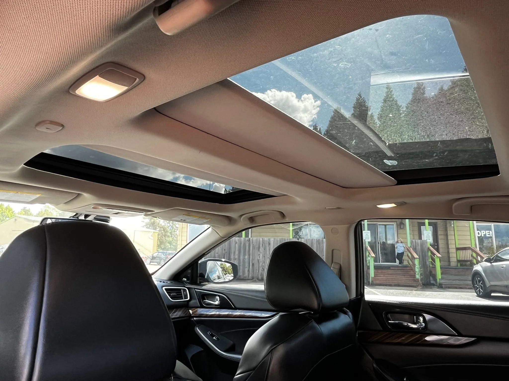Used 2017 Nissan Maxima Platinum w/ Interior Lighting Package FWD image 13