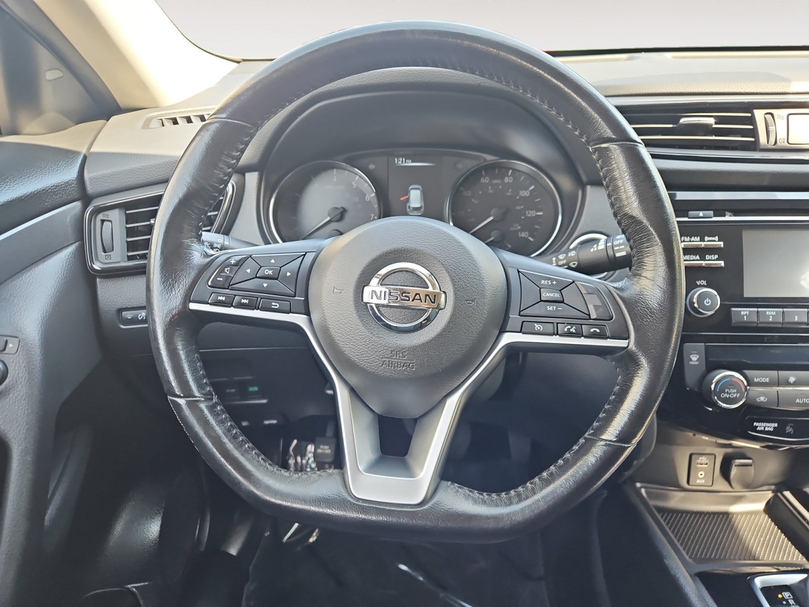Used 2017 Nissan Rogue SV FWD image 13