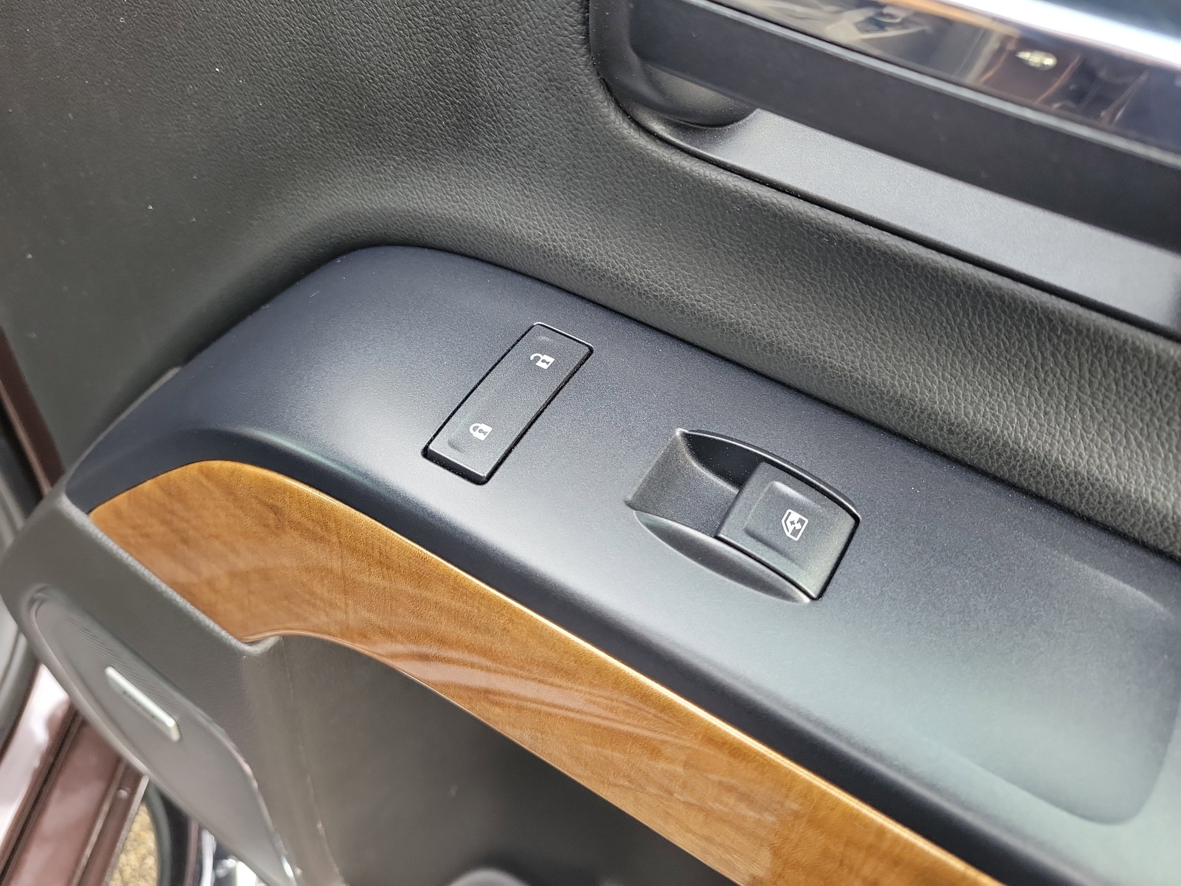 Used 2016 Chevrolet Silverado 2500 LTZ w/ LTZ Plus Package image 11