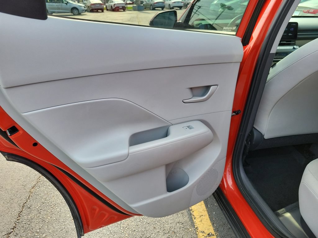 Used 2024 Hyundai Kona SEL AWD/4WD image 16