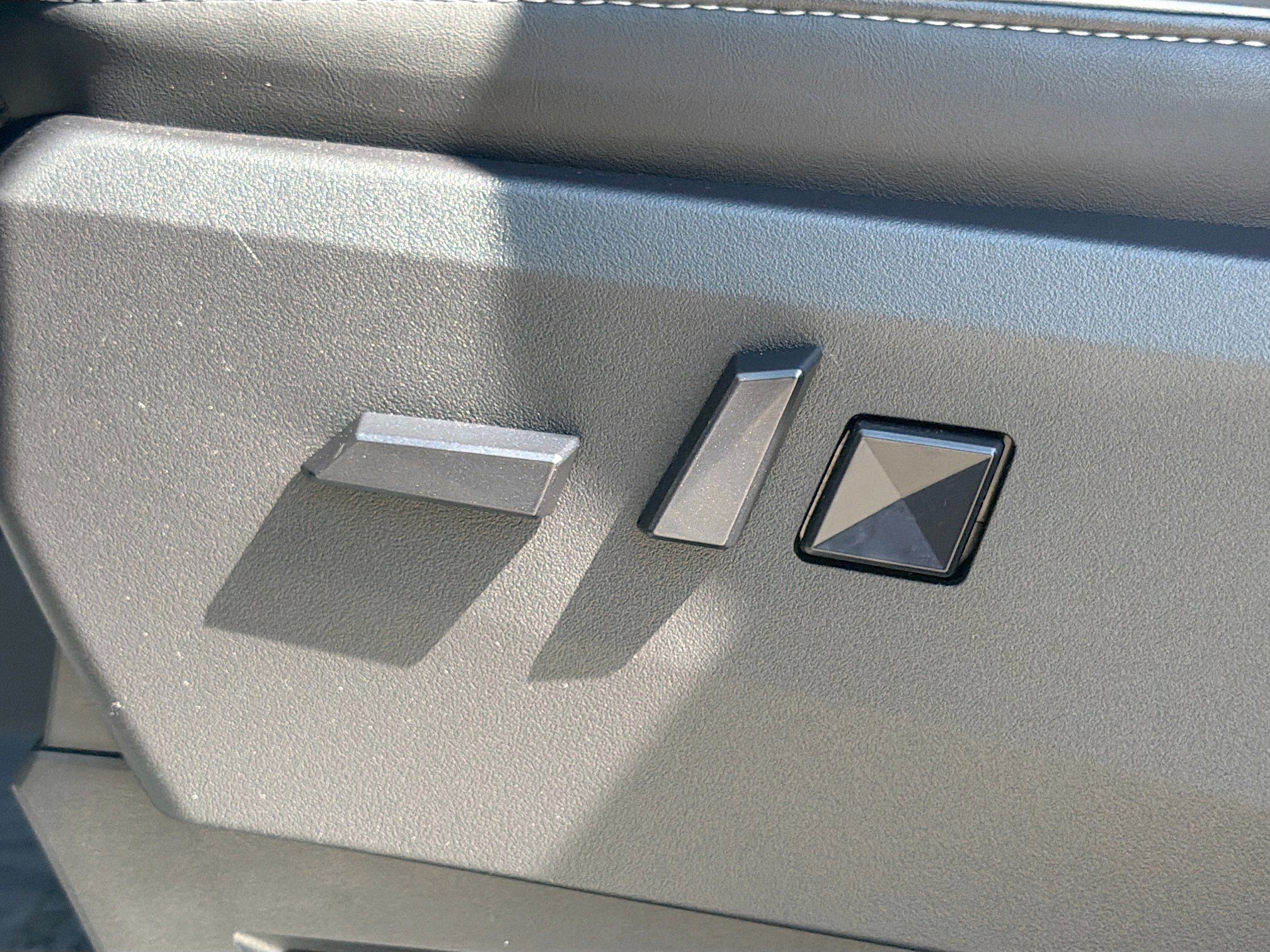 Used 2024 Tesla Cybertruck AWD Crew Cab image 25