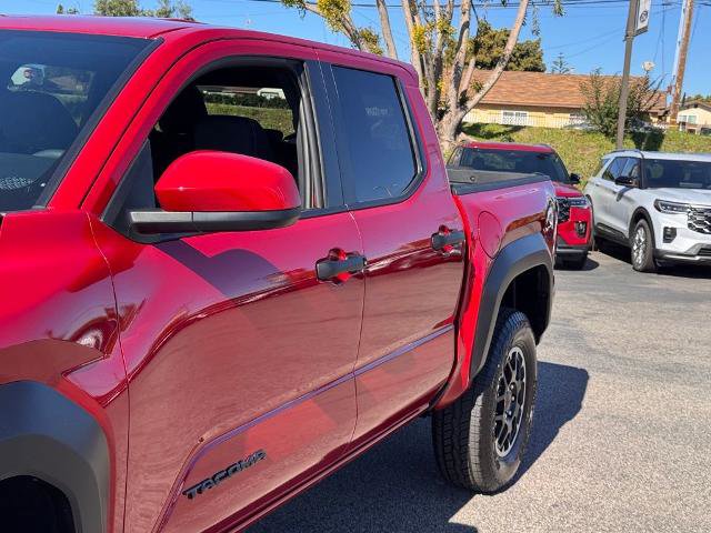 Used 2025 Toyota Tacoma TRD Off-Road AWD/4WD image 9