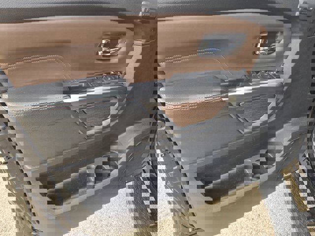 Used 2019 Nissan Titan Platinum Reserve image 18