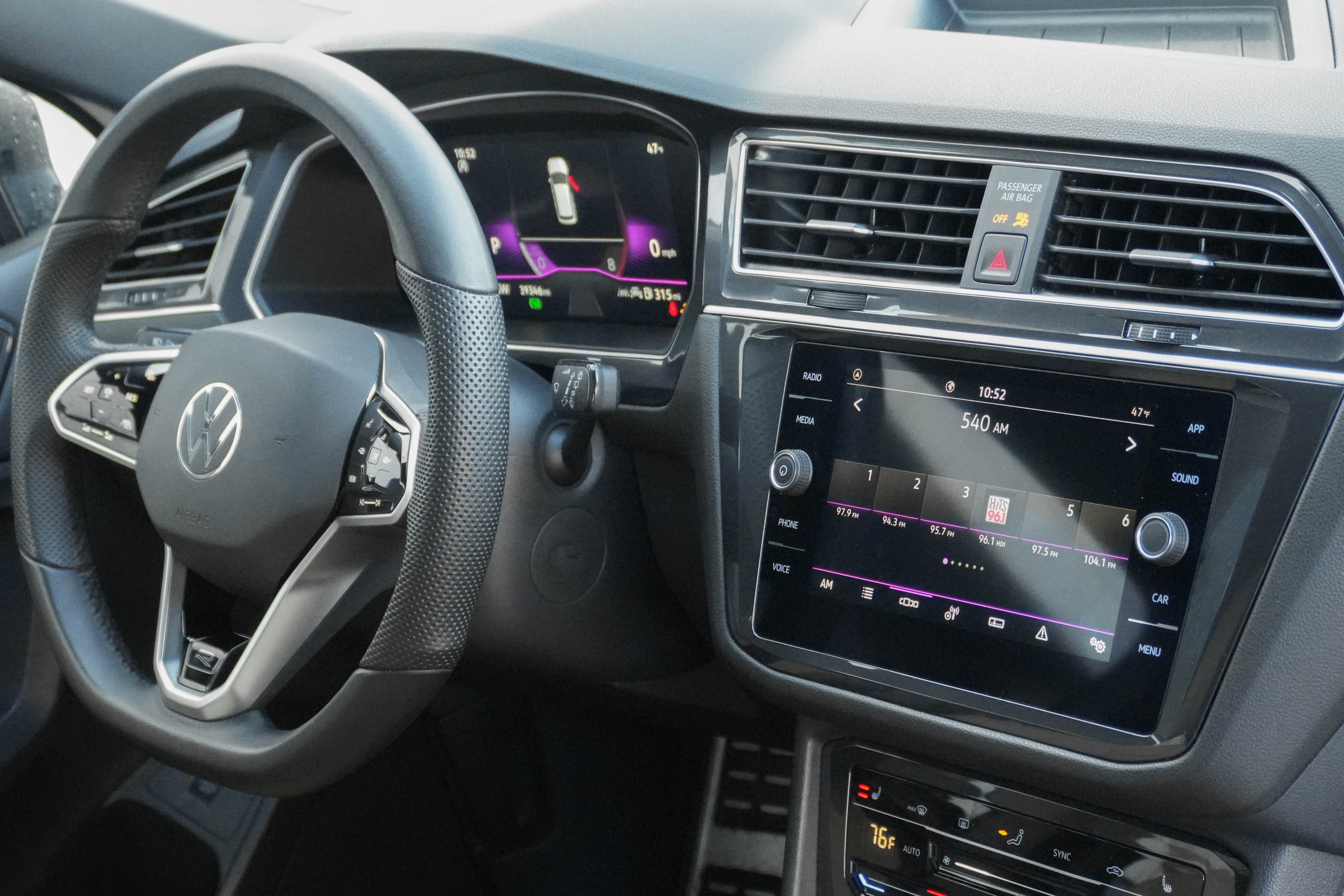 Used 2024 Volkswagen Tiguan SE R-Line image 6