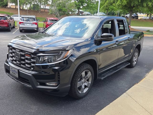 Used 2025 Honda Ridgeline TrailSport image 3