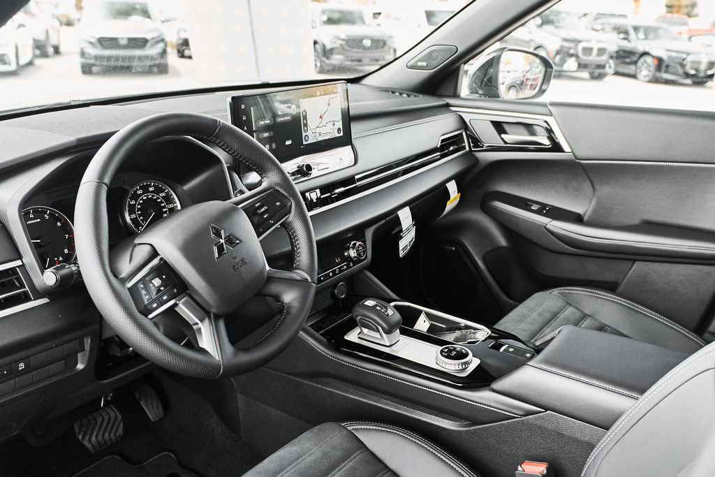 New 2026 Mitsubishi Outlander LE FWD image 2