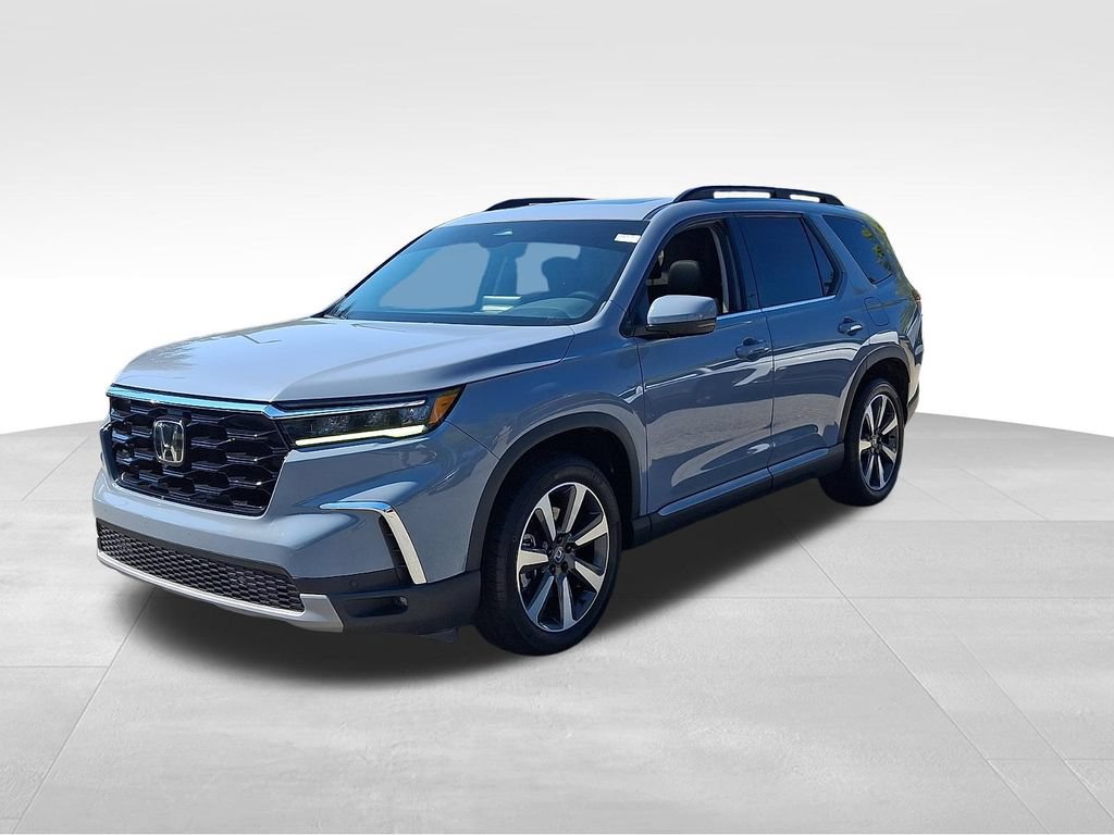 Used 2025 Honda Pilot Touring image 3