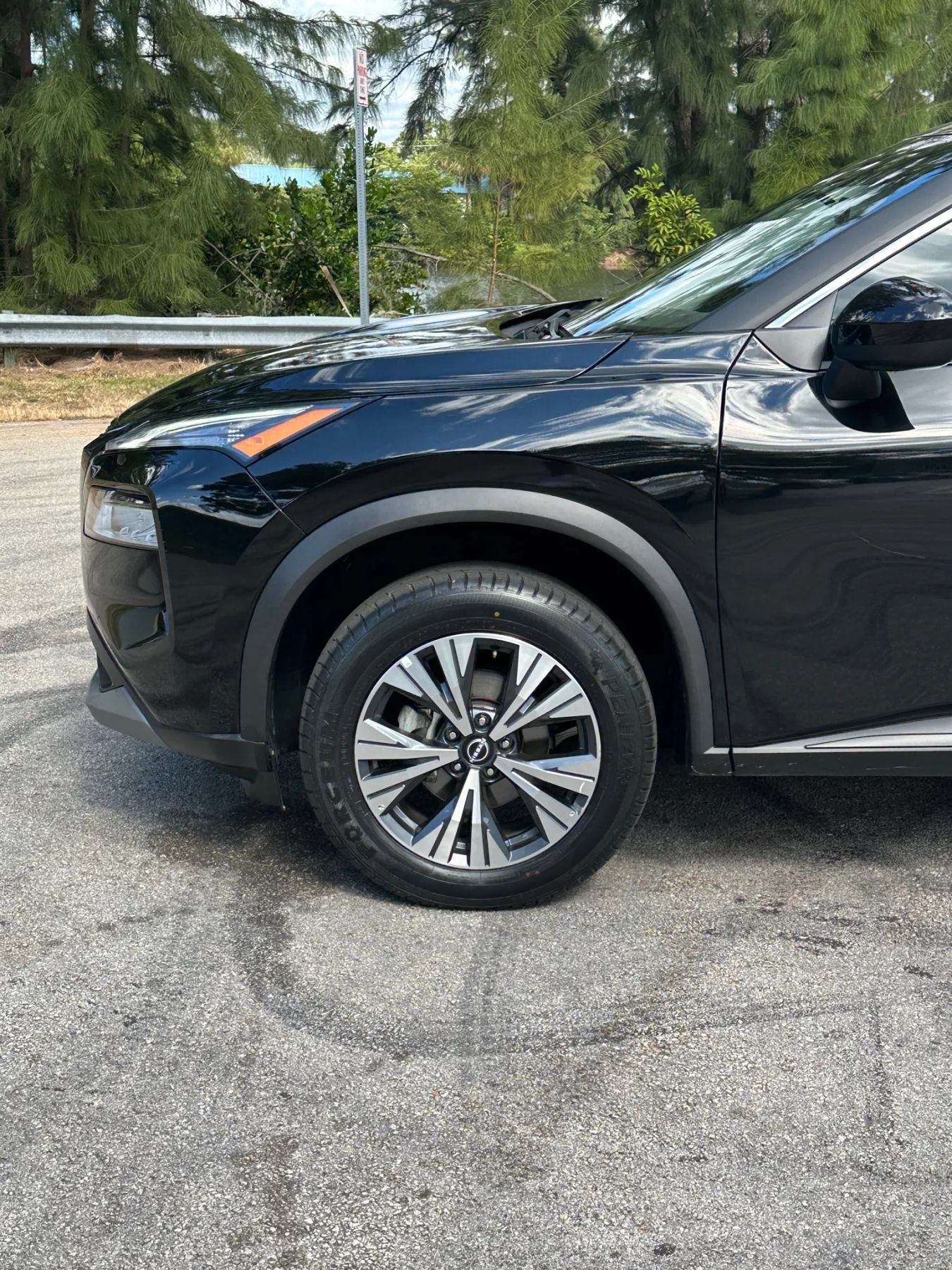 Used 2023 Nissan Rogue SV AWD/4WD image 18