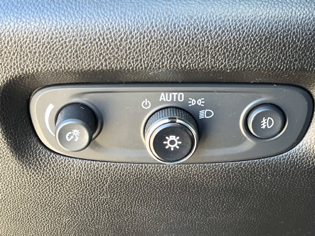 Used 2018 Chevrolet Traverse LT w/ LPO, 'HIT The Road' Package FWD image 39