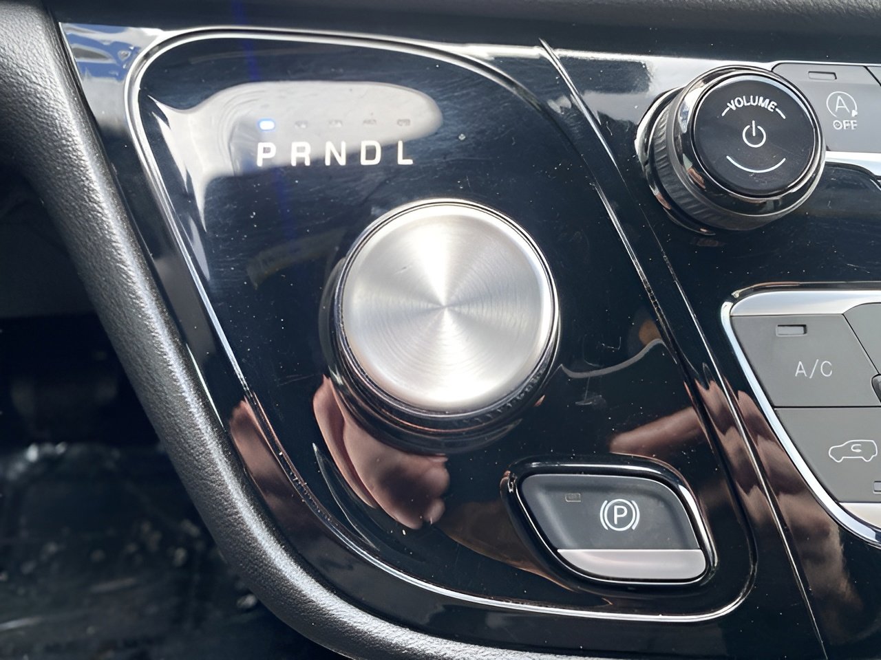 Used 2025 Chrysler Pacifica Select image 50