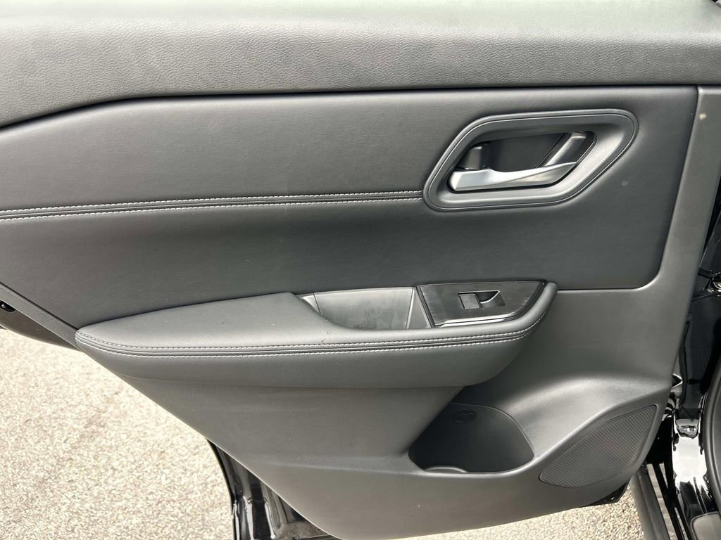 New 2026 Nissan Rogue Dark Armor AWD/4WD image 21