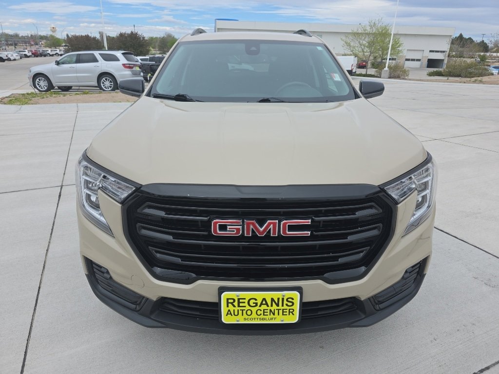 Used 2023 GMC Terrain SLE w/ Driver Convenience Package image 2