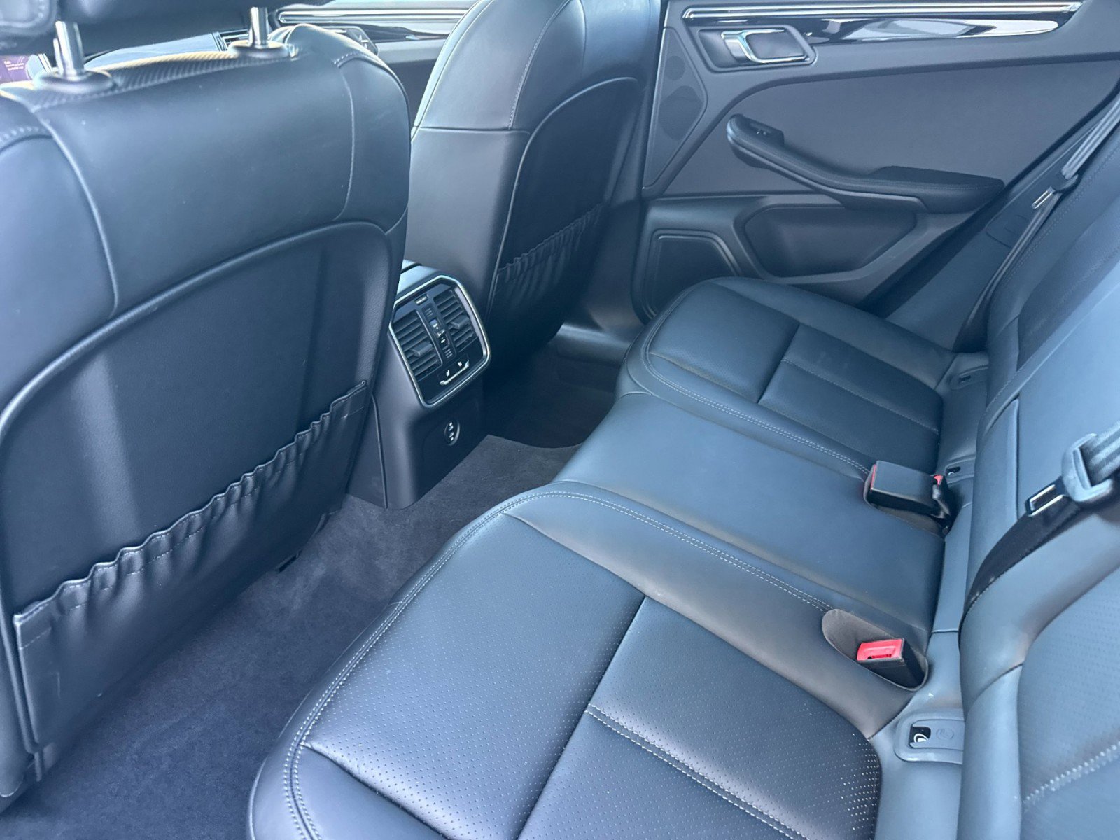 Used 2026 Porsche Macan AWD/4WD image 13