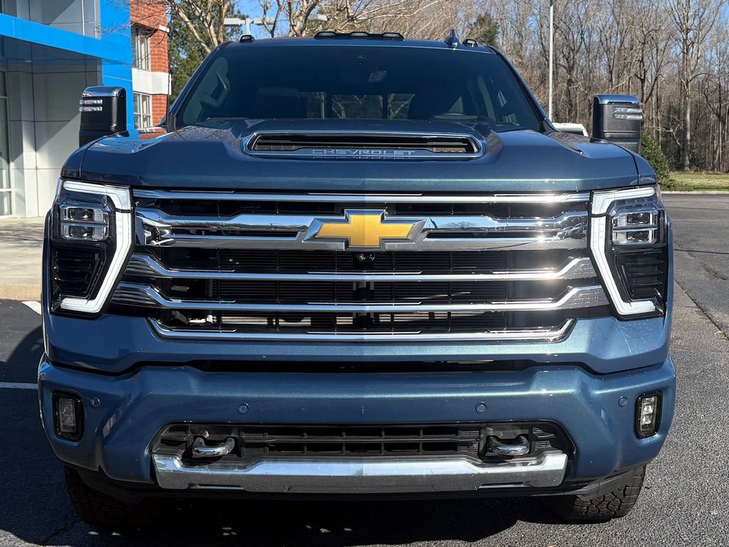 Used 2025 Chevrolet Silverado 2500 High Country w/ Technology Package image 3