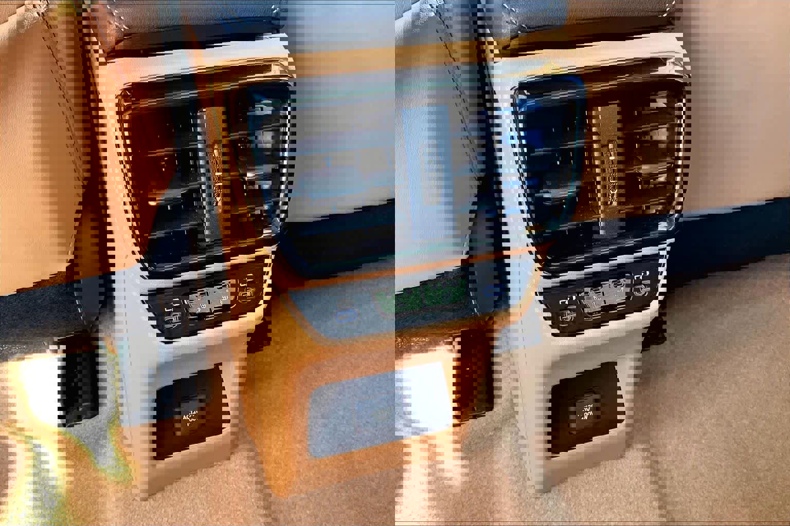 Used 2023 Lexus RZ 450e Premium image 32