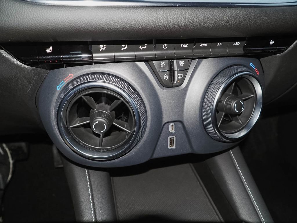 Used 2023 Chevrolet Blazer LT image 13