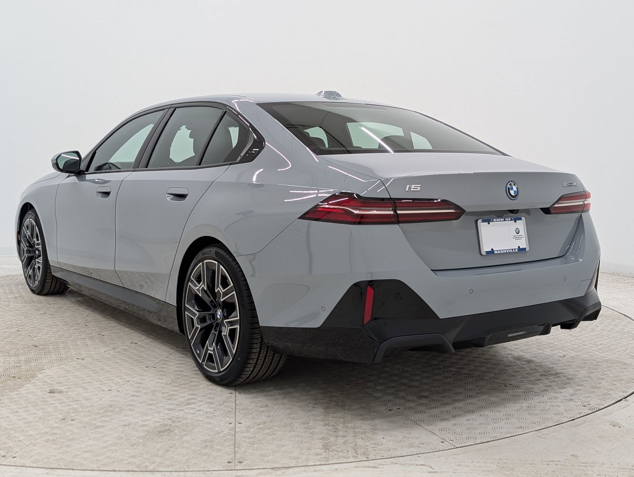 New 2026 BMW i5 eDrive40 w/ M Sport Package RWD image 3