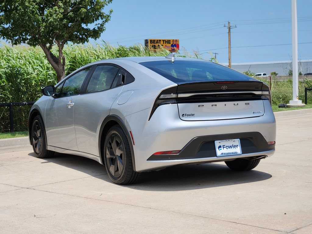 Used 2025 Toyota Prius Plug-In Hybrid FWD image 5
