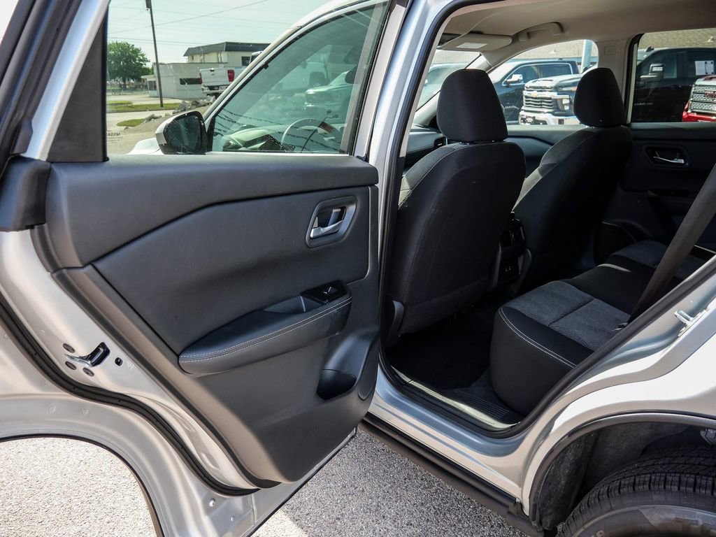 Used 2025 Nissan Rogue SV AWD/4WD image 23