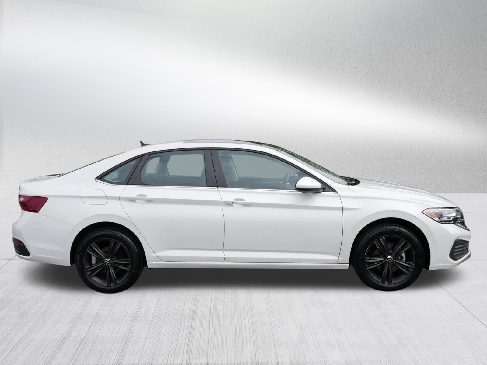 Certified 2023 Volkswagen Jetta SE w/ Panoramic Sunroof Package FWD image 8