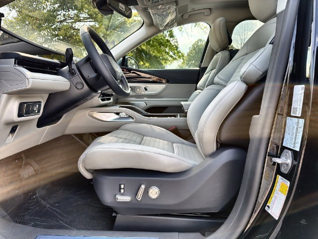 New 2026 Lincoln Nautilus Reserve AWD/4WD image 12