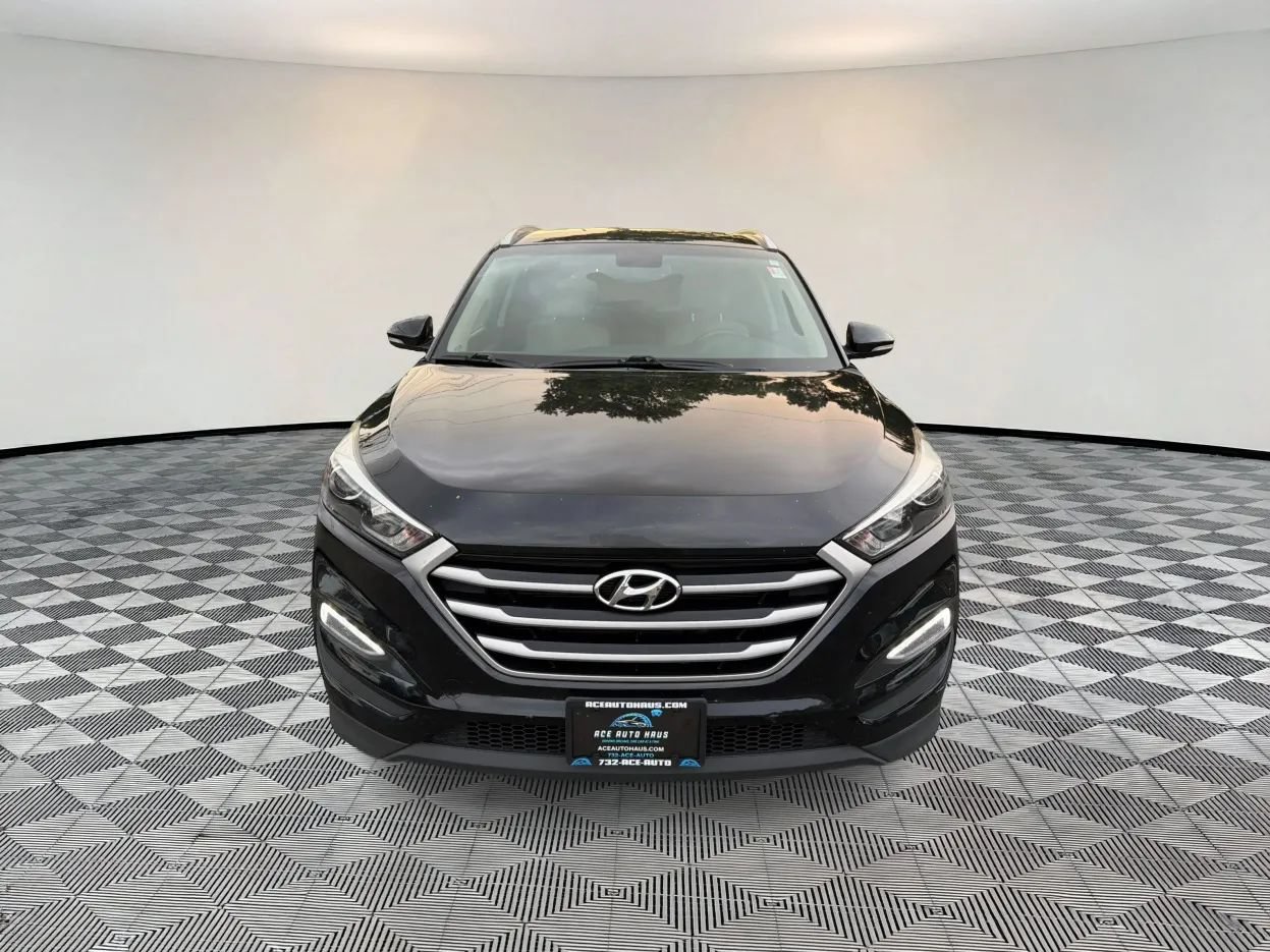 Used 2017 Hyundai Tucson SE Plus AWD/4WD image 2