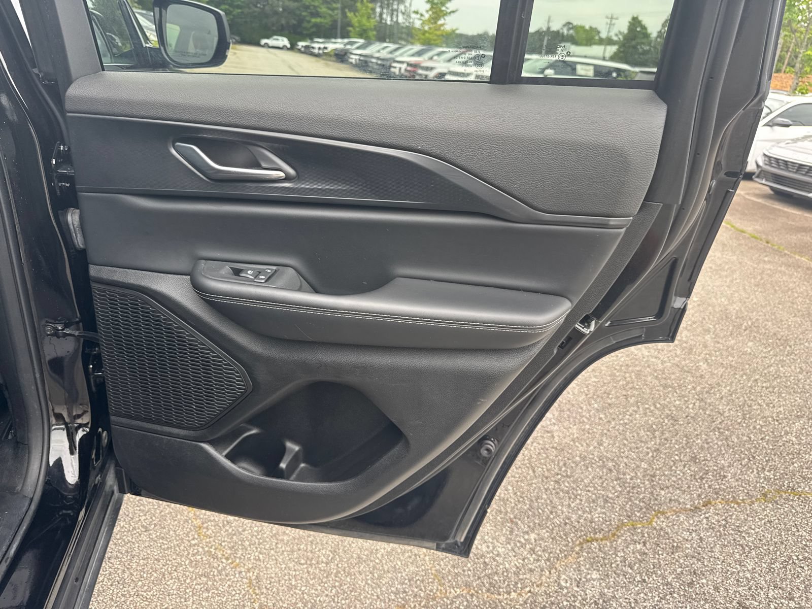 Used 2025 Jeep Grand Cherokee Altitude AWD/4WD image 16