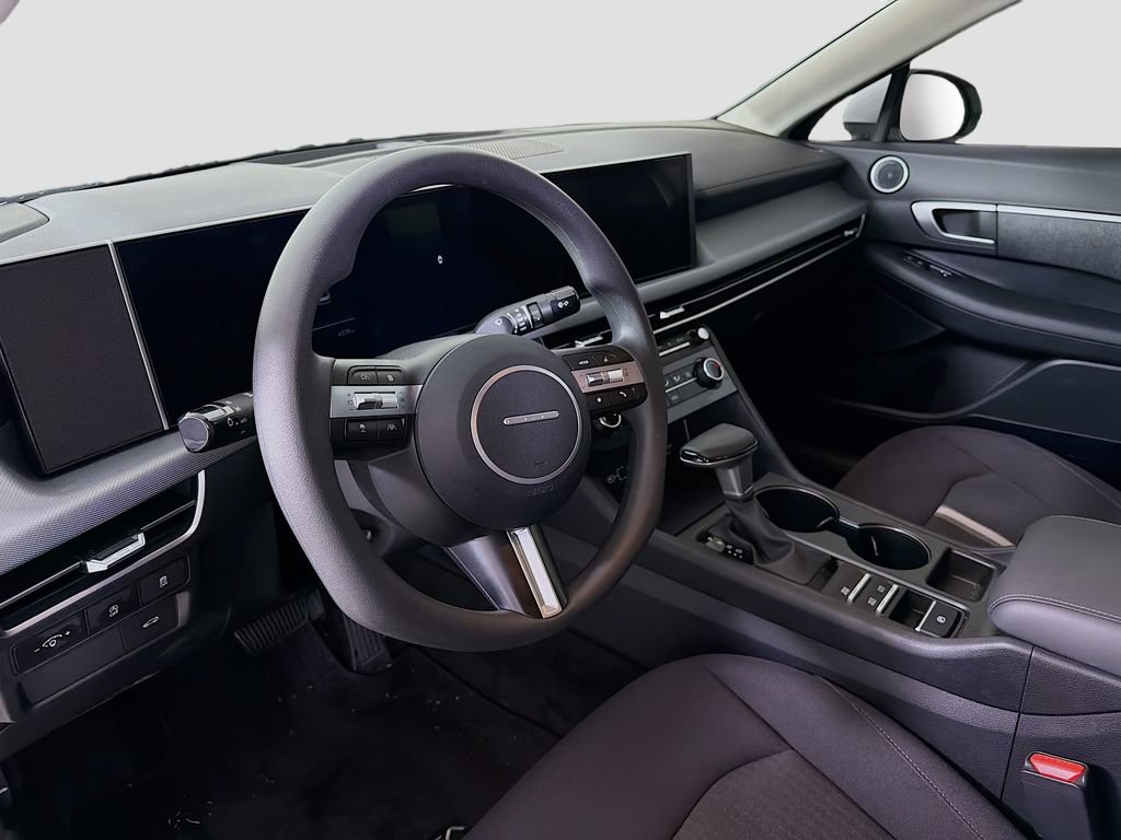 Used 2025 Hyundai Sonata SE FWD image 11