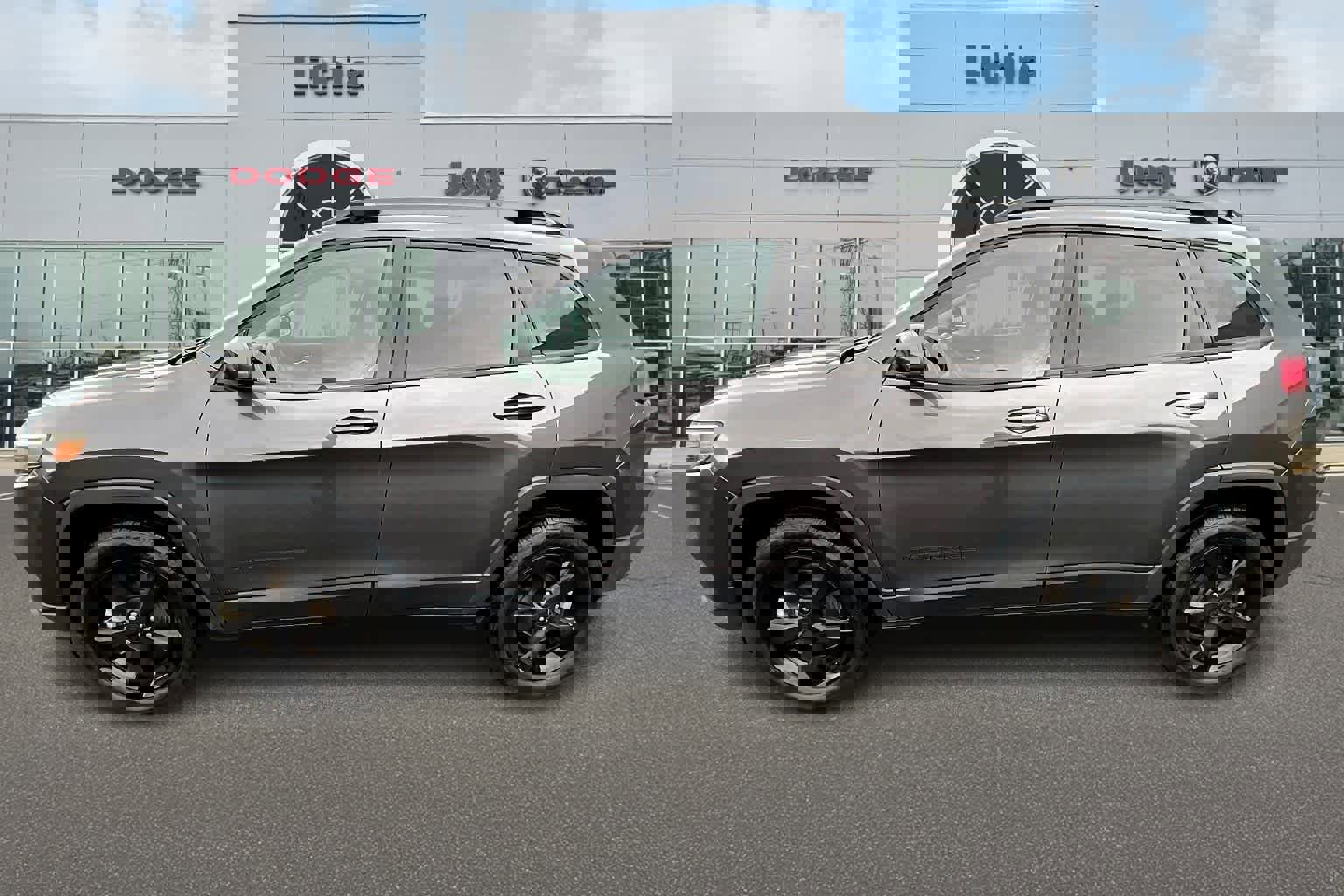 Used 2021 Jeep Cherokee Altitude image 3