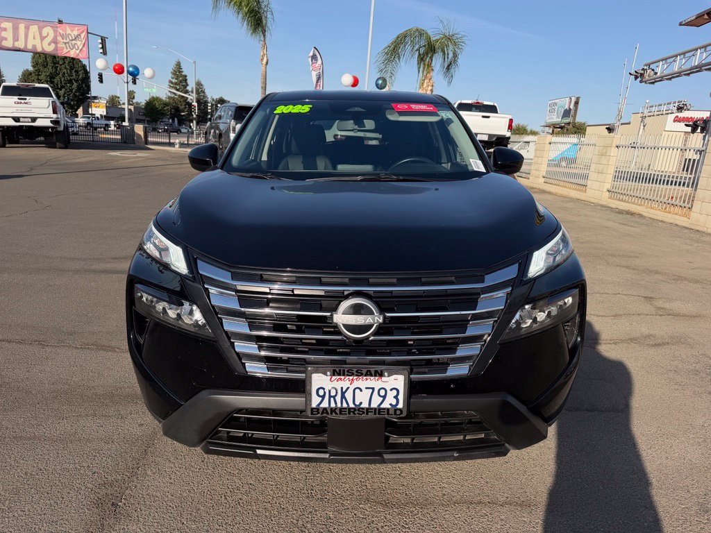 Certified 2025 Nissan Rogue SV AWD/4WD image 2
