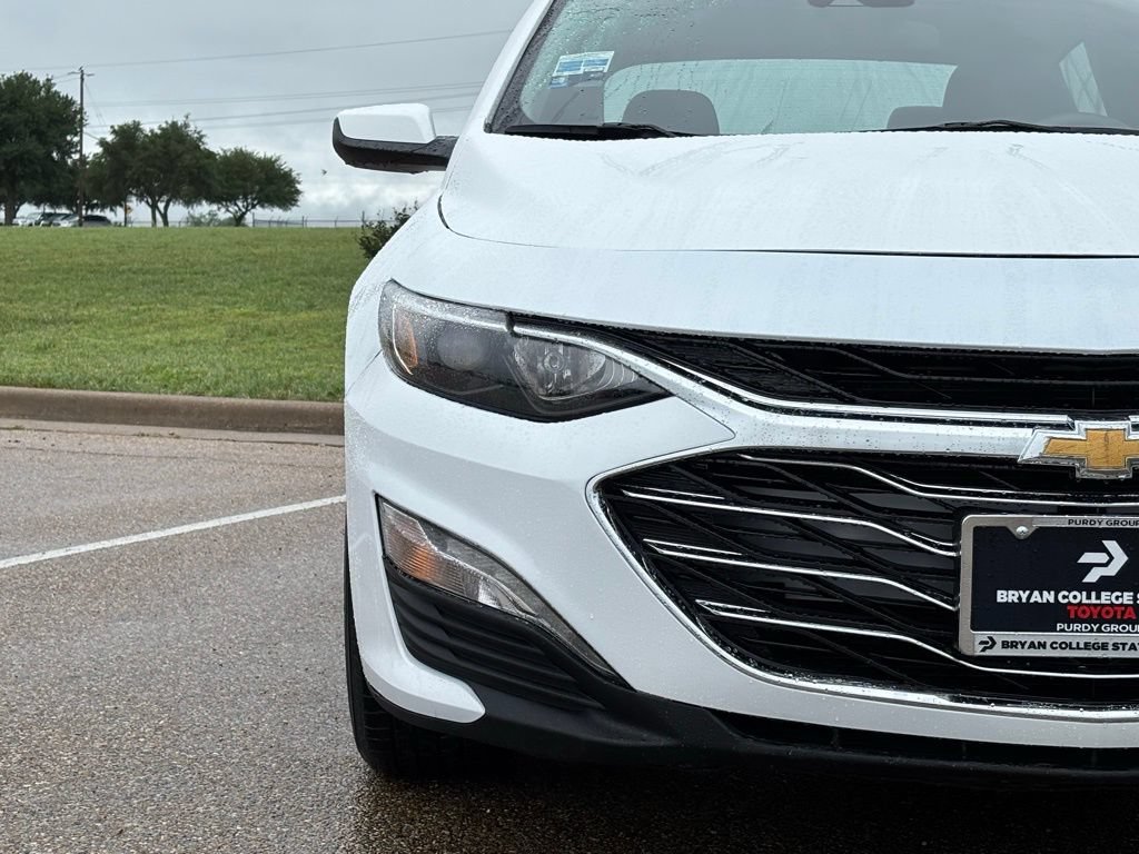 Used 2025 Chevrolet Malibu LT FWD image 4
