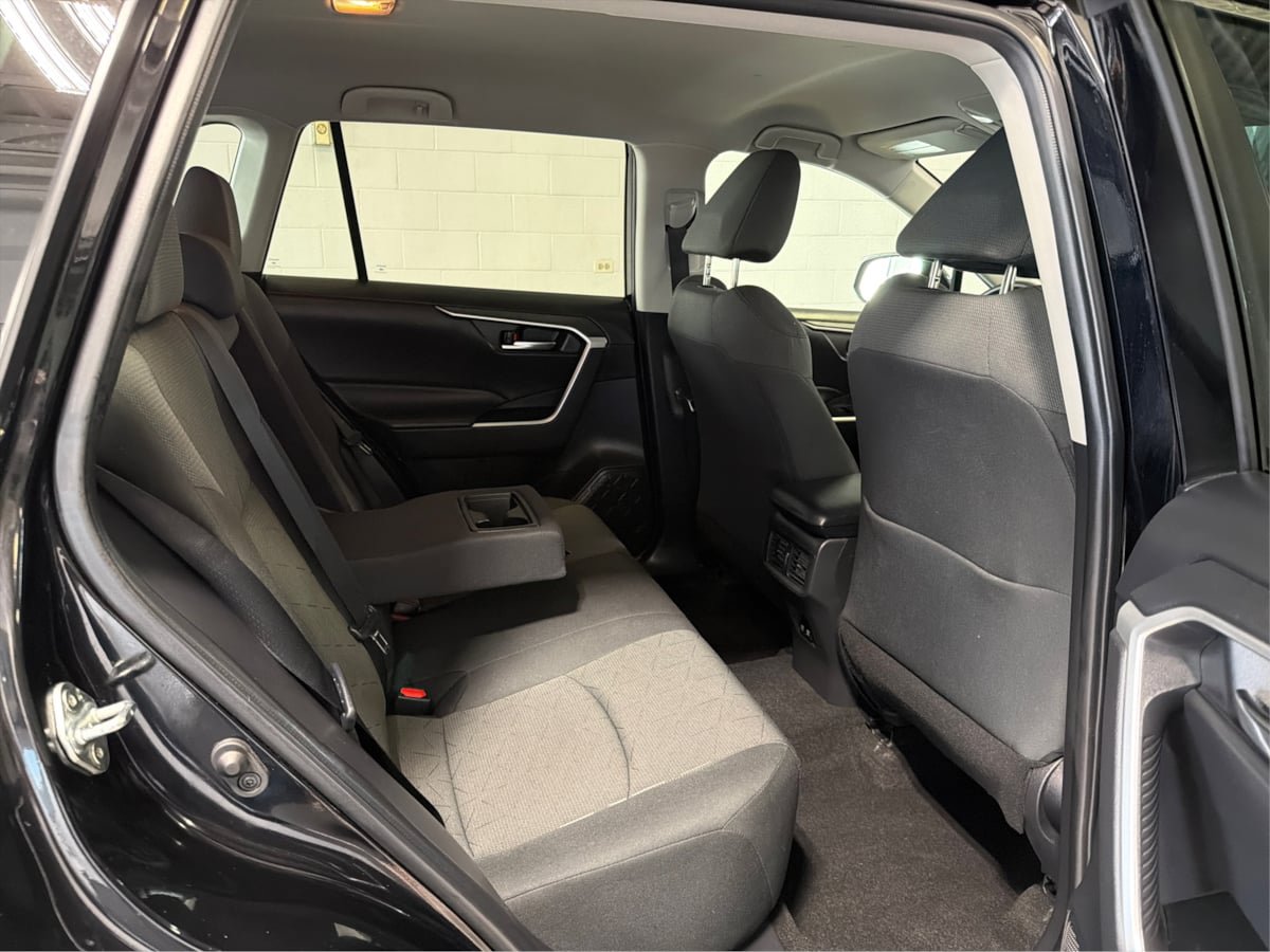 Used 2021 Toyota RAV4 XLE w/ XLE Grade Weather Package AWD/4WD image 15