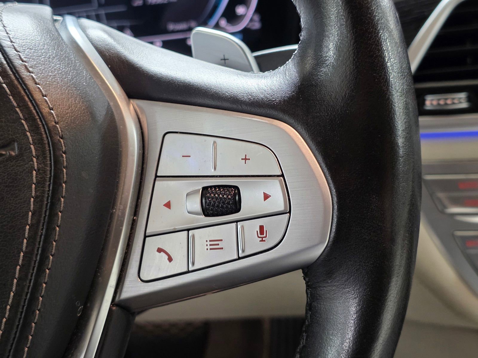 Used 2020 BMW 745e xDrive image 33