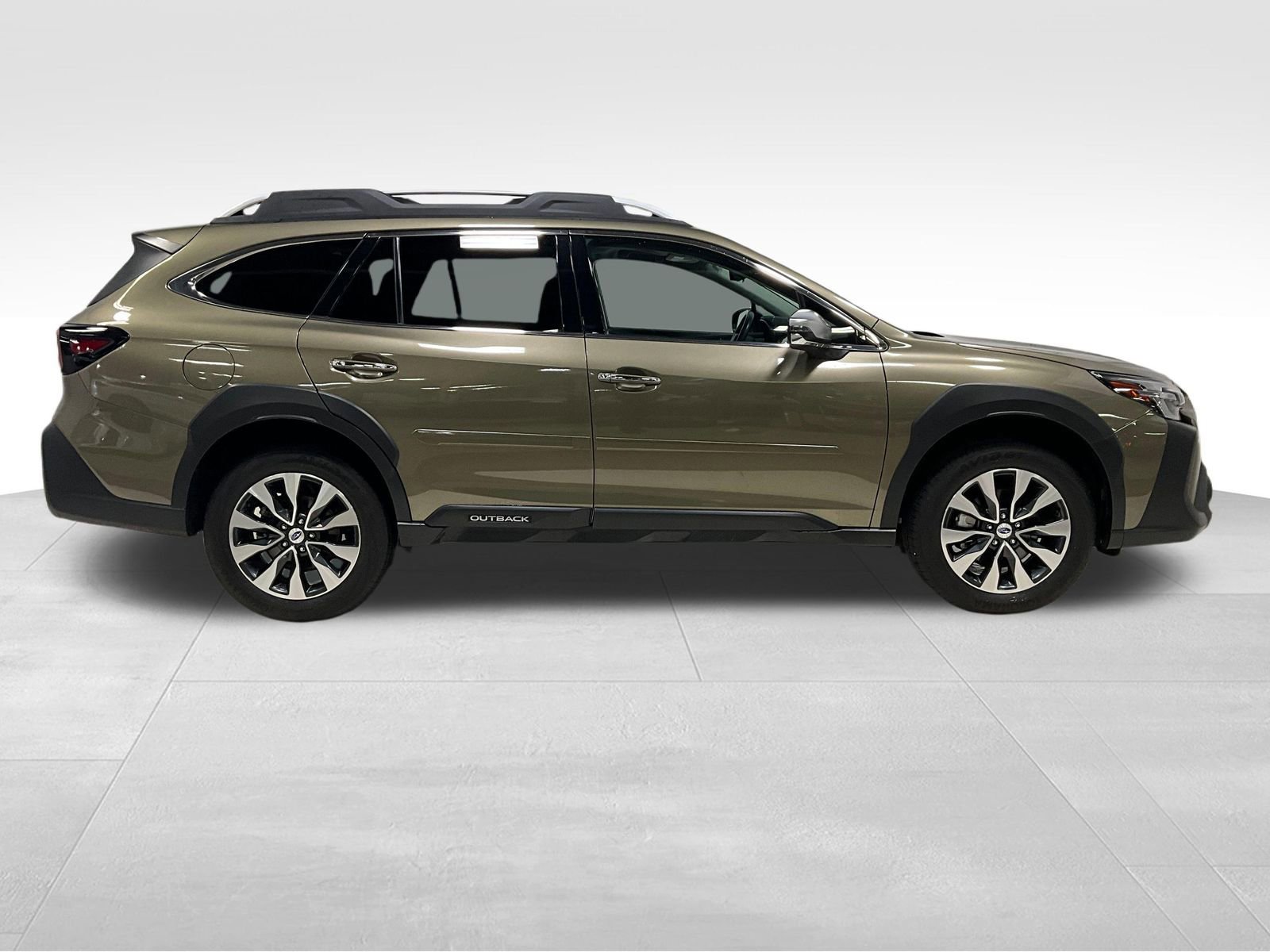 Used 2023 Subaru Outback Touring XT image 4