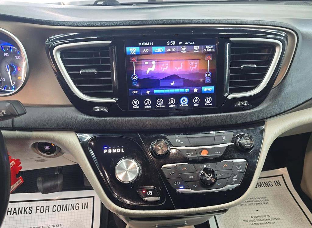 Used 2017 Chrysler Pacifica Touring-L image 11