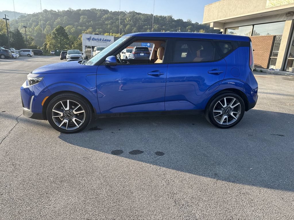 Used 2024 Kia Soul EX w/ Option Group 015 FWD image 3